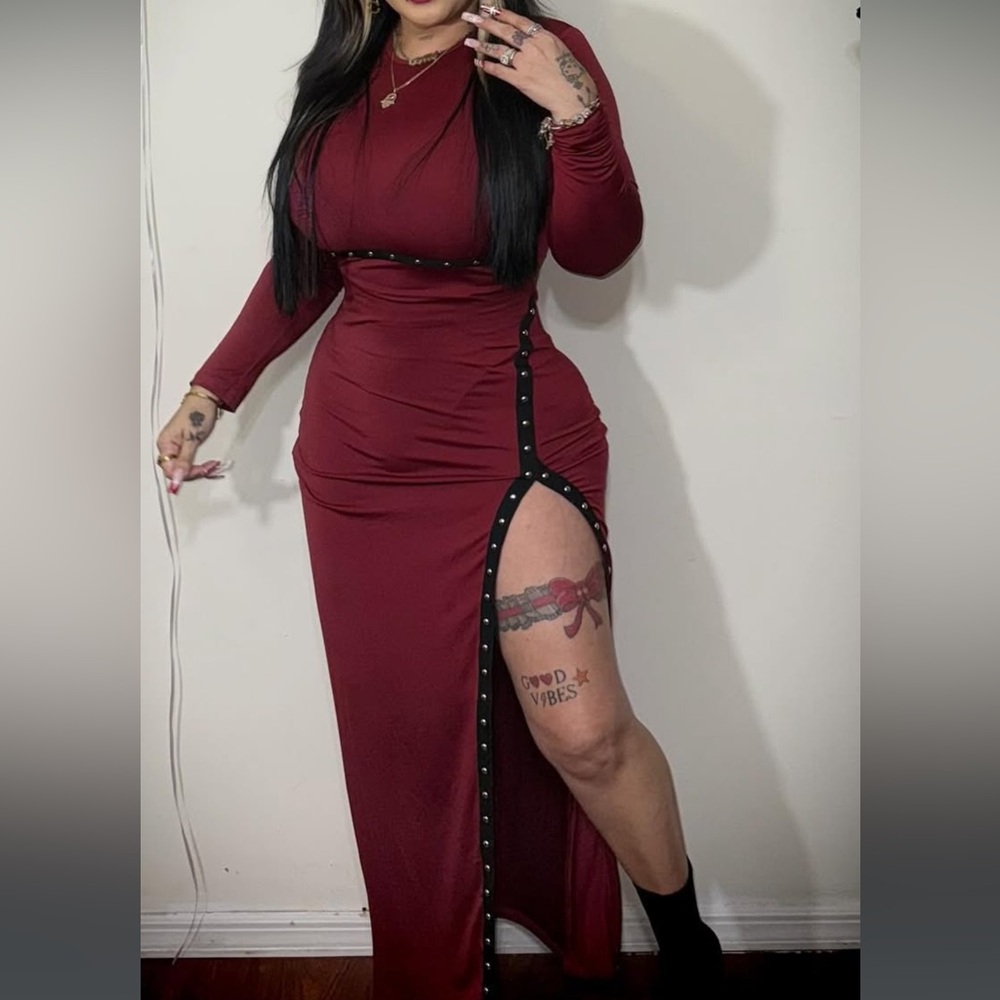Chic Long Sleeve Burgundy Dress with Side Slit